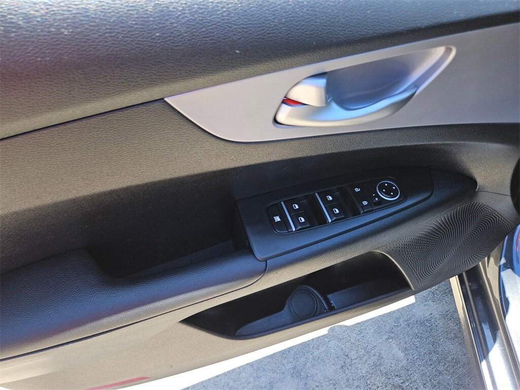 Thumbnail: 2024 Kia Forte - 10