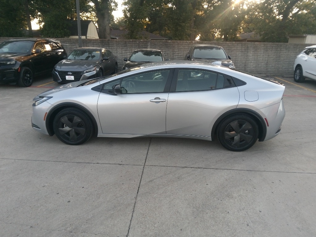 Thumbnail: 2025 Toyota Prius - 4