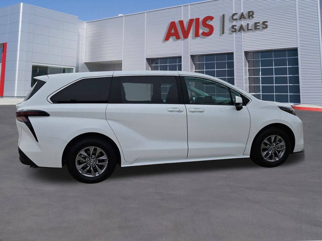 Thumbnail: 2025 Toyota Sienna - 7