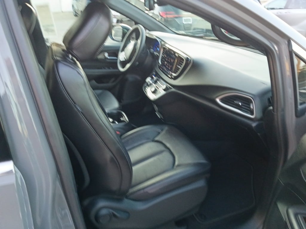 Thumbnail: 2025 Chrysler Pacifica - 8