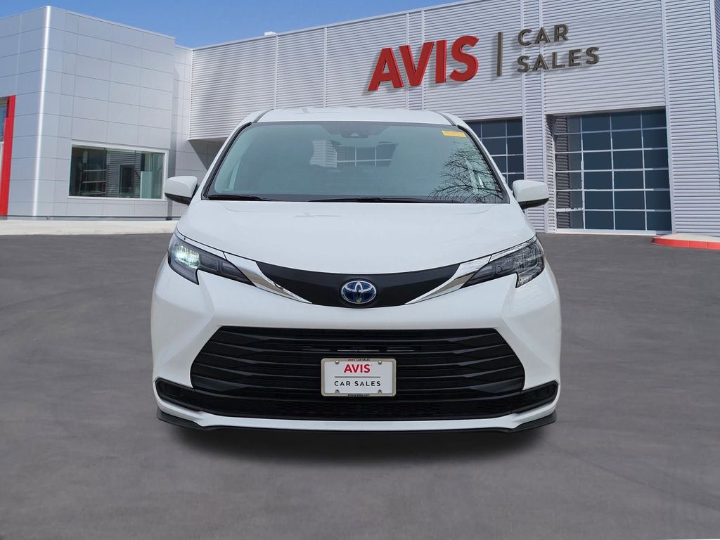 Thumbnail: 2025 Toyota Sienna - 10