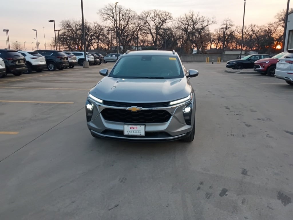 Thumbnail: 2025 Chevrolet Trax - 2