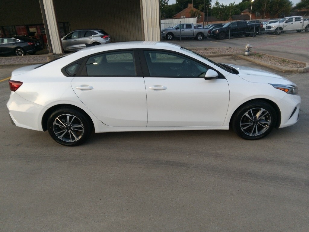 Thumbnail: 2024 Kia Forte - 7