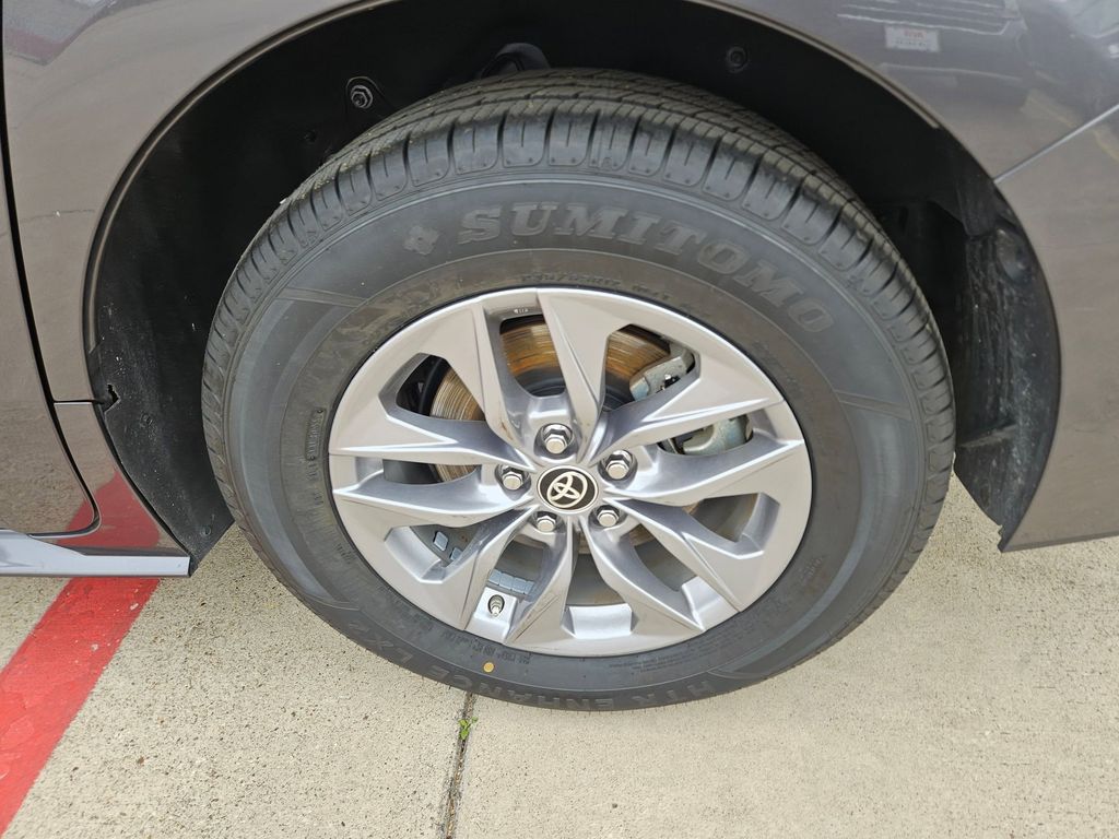 Thumbnail: 2025 Toyota Sienna - 25