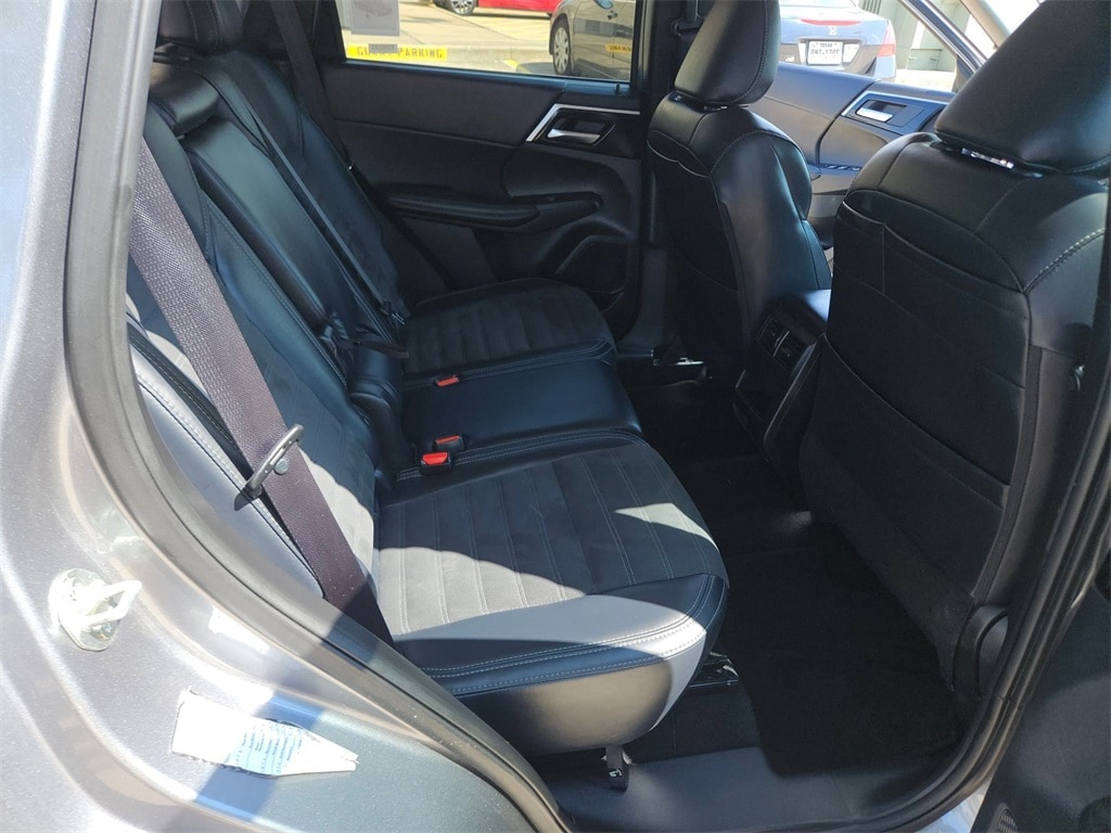 Thumbnail: 2024 Mitsubishi Outlander - 28