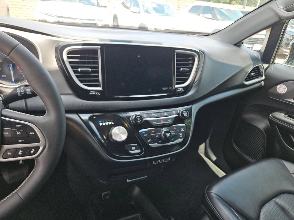 Thumbnail: 2025 Chrysler Pacifica - 20