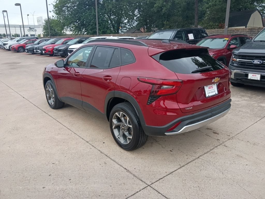 Thumbnail: 2025 Chevrolet Trax - 8