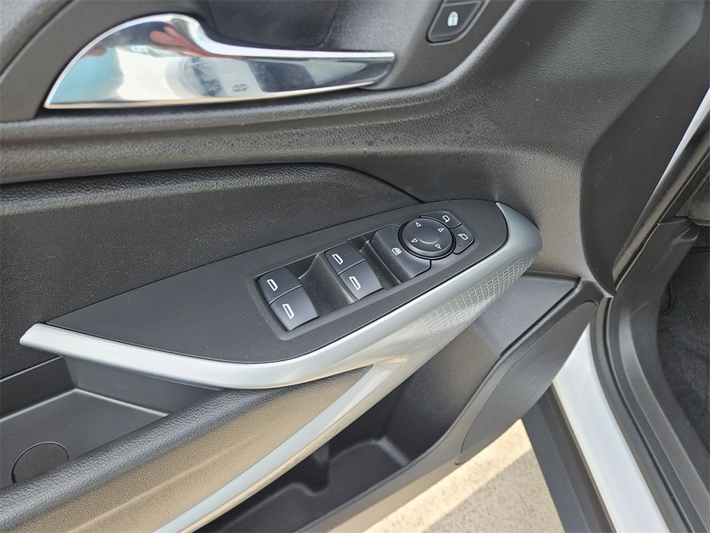 Thumbnail: 2025 Chevrolet Trax - 15