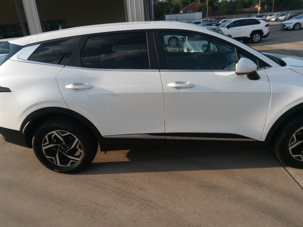 2023 Kia Sportage LX photo 3