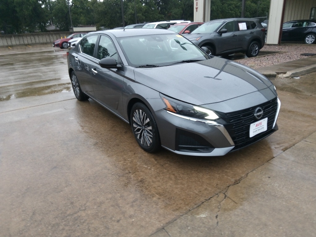 Thumbnail: 2024 Nissan Altima - 3