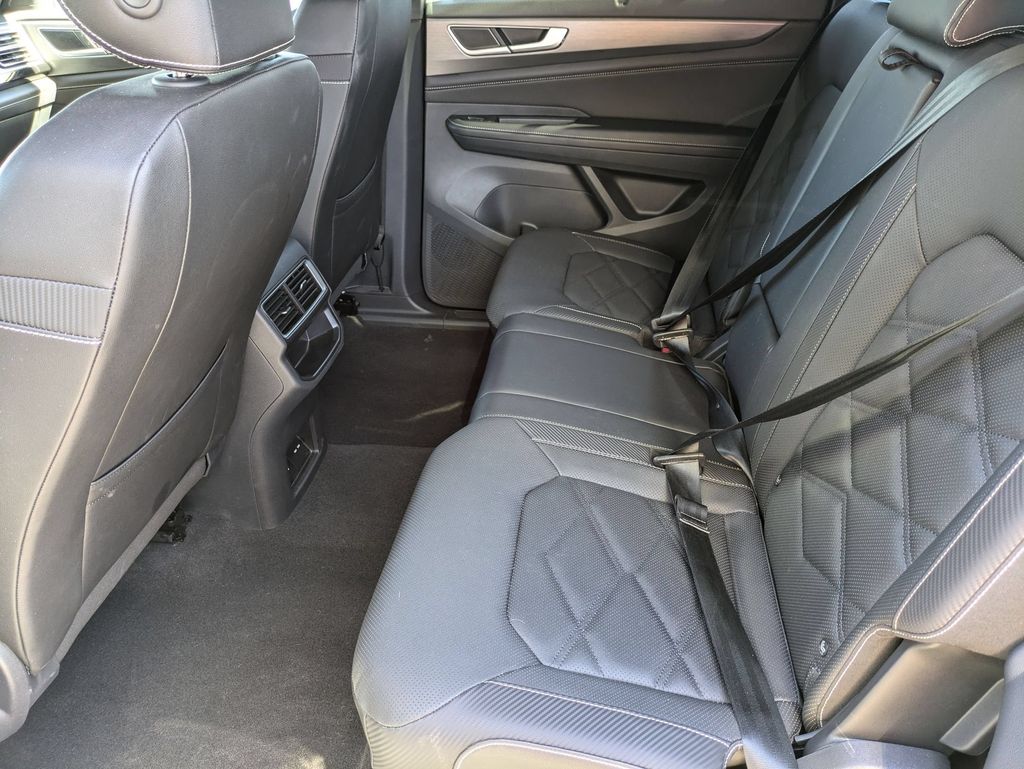 2025 Volkswagen Atlas Cross Sport SE w/Tech - Photo 27