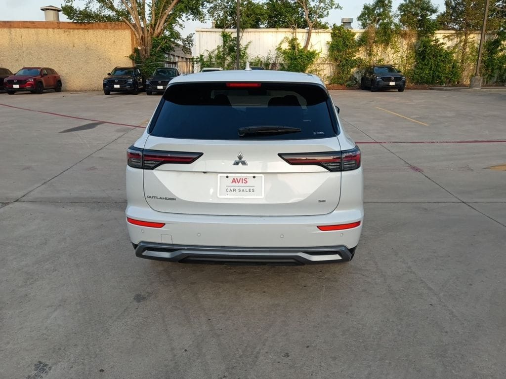 Thumbnail: 2025 Mitsubishi Outlander - 6