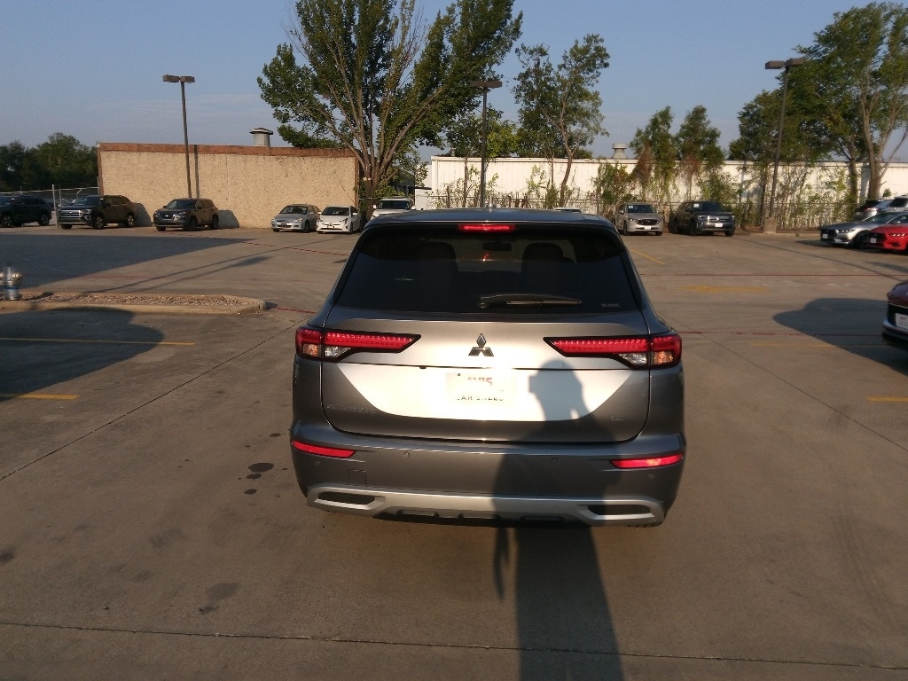 Thumbnail: 2024 Mitsubishi Outlander - 7