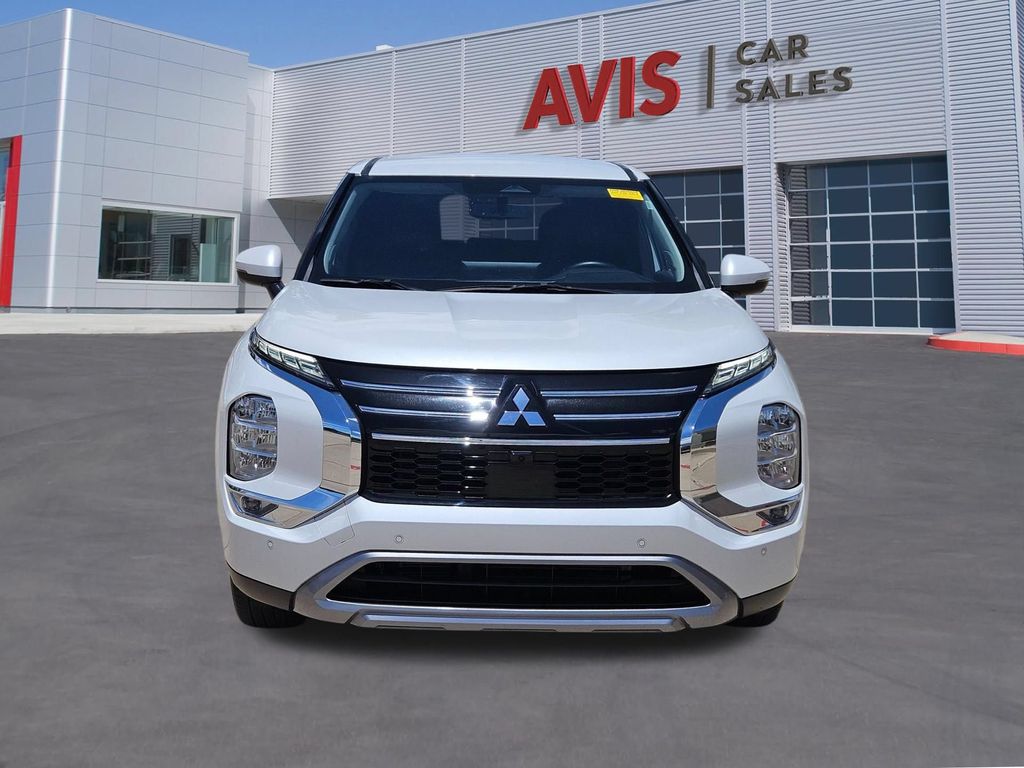Thumbnail: 2025 Mitsubishi Outlander - 10