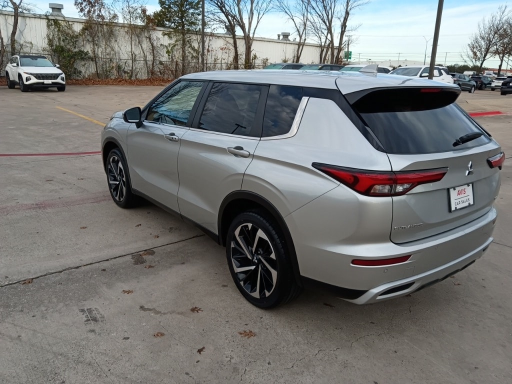 Thumbnail: 2024 Mitsubishi Outlander - 10