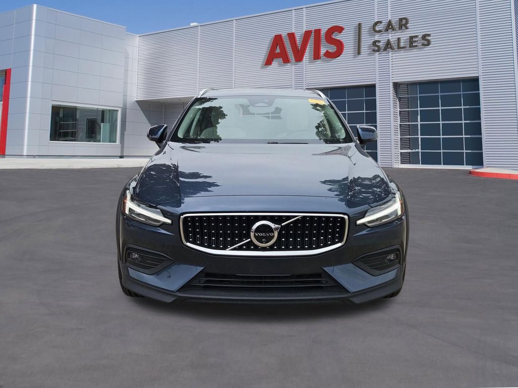 Thumbnail: 2025 Volvo S60 - 10