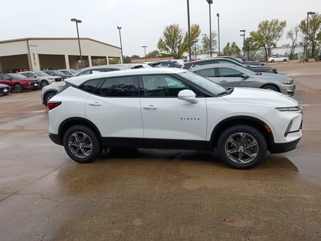 Thumbnail: 2023 Chevrolet Blazer - 4