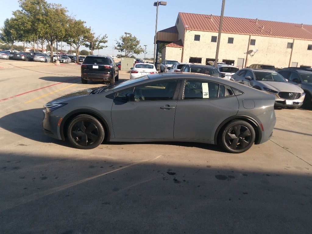 Thumbnail: 2025 Toyota Prius - 4