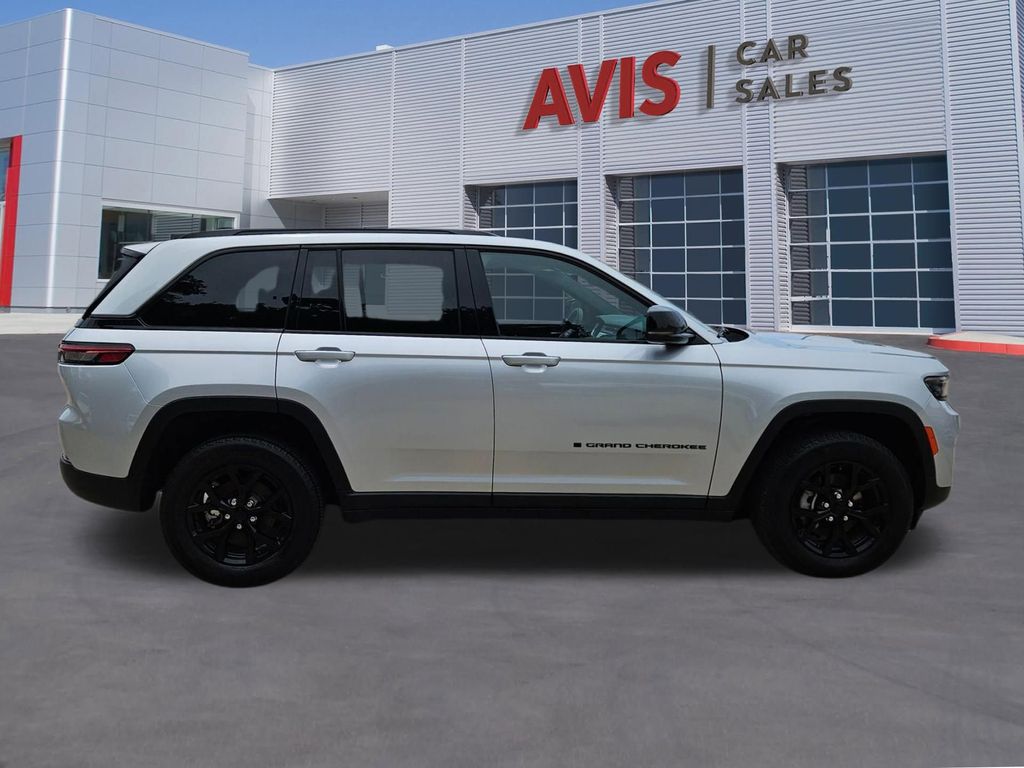 Thumbnail: 2025 Jeep Grand Cherokee - 7