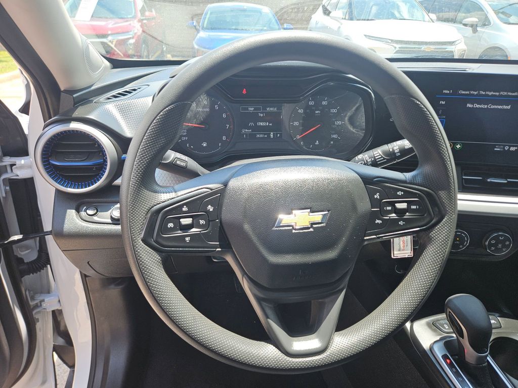 Thumbnail: 2025 Chevrolet Trax - 18