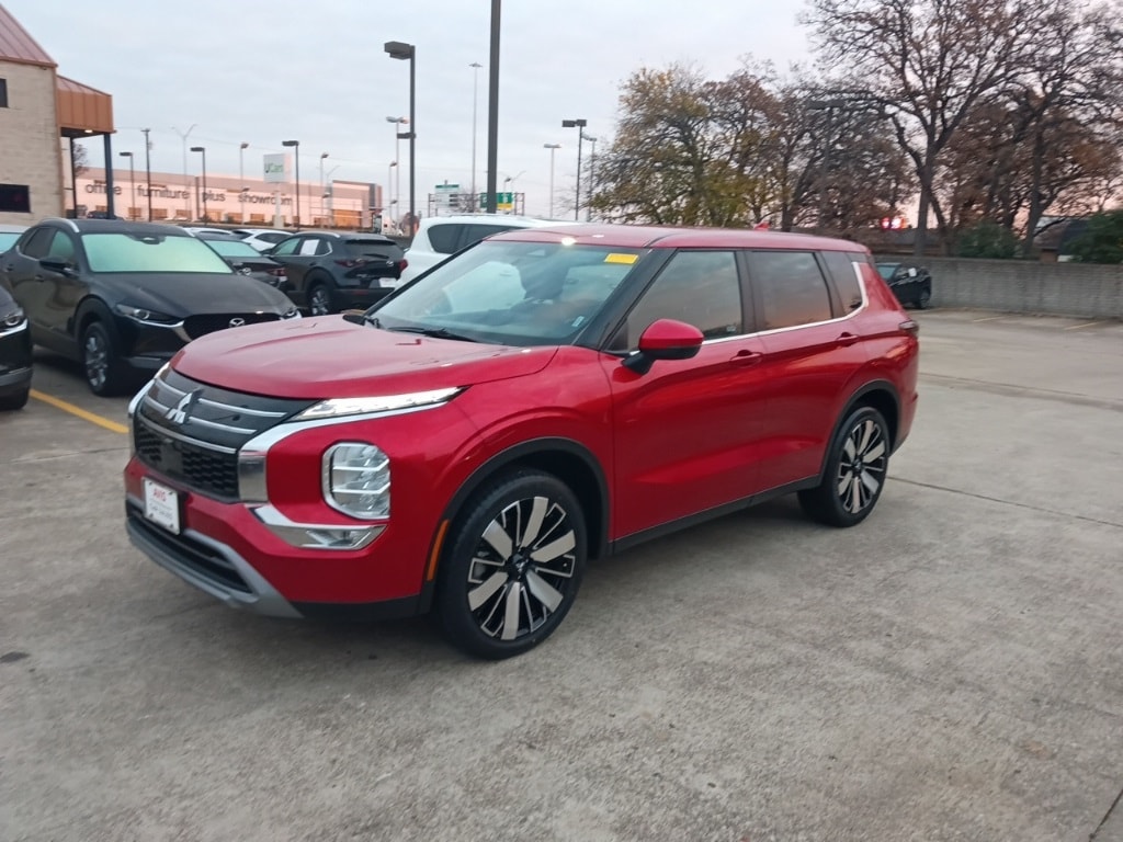 2025 Mitsubishi Outlander SE's photo