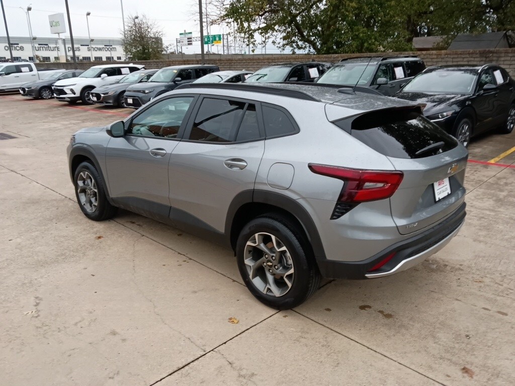 Thumbnail: 2025 Chevrolet Trax - 12