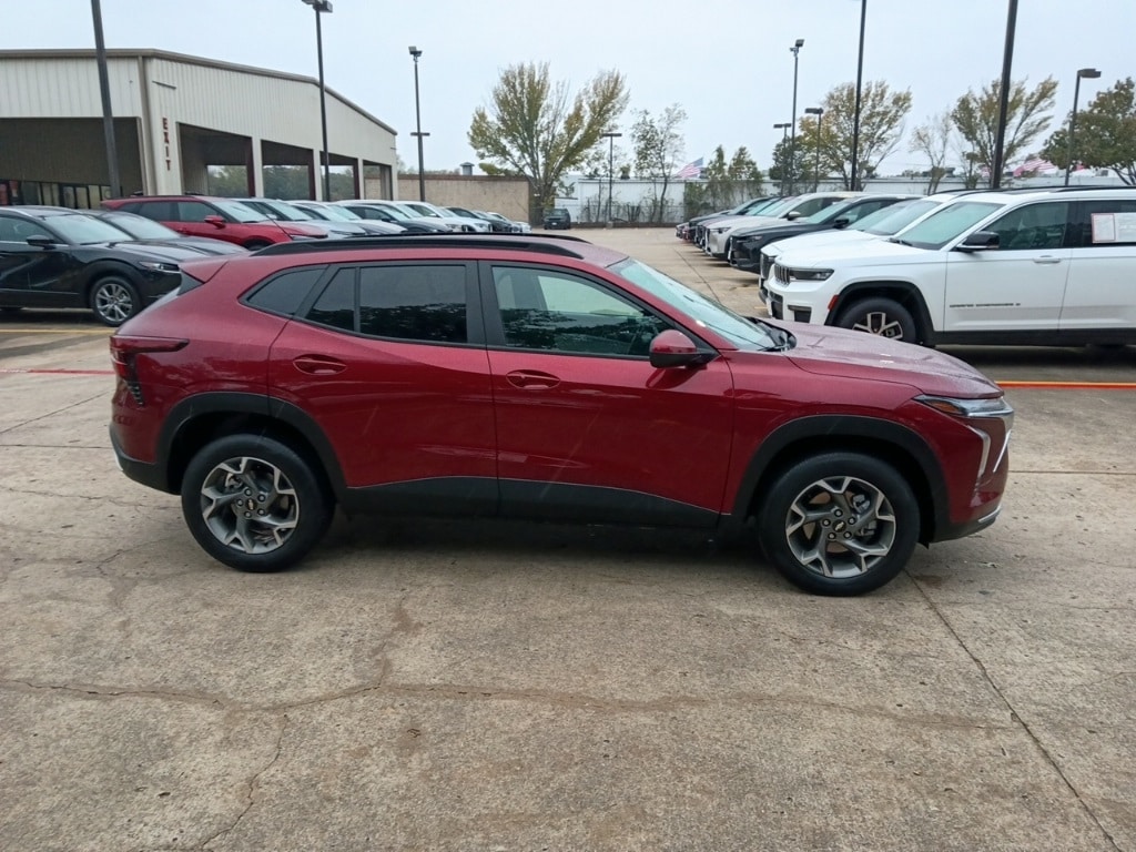 Thumbnail: 2025 Chevrolet Trax - 4