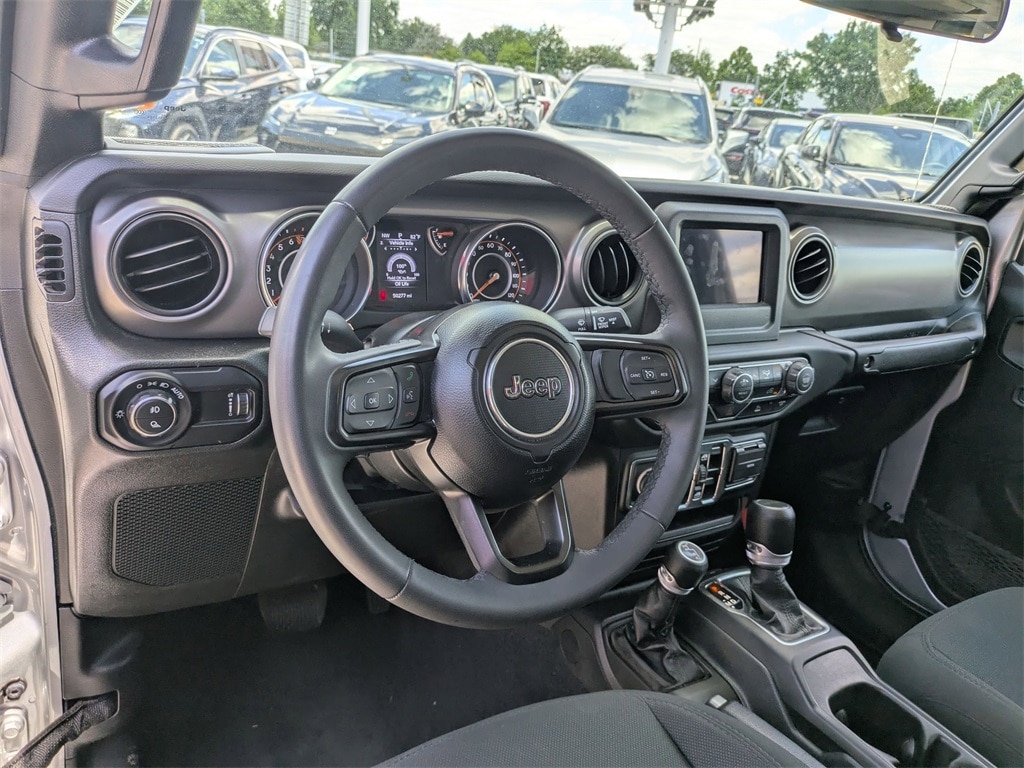 Thumbnail: 2023 Jeep Gladiator - 15