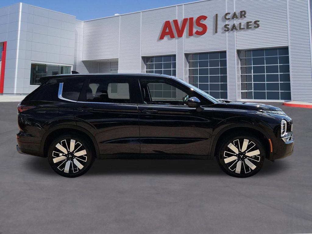 Thumbnail: 2025 Mitsubishi Outlander - 5