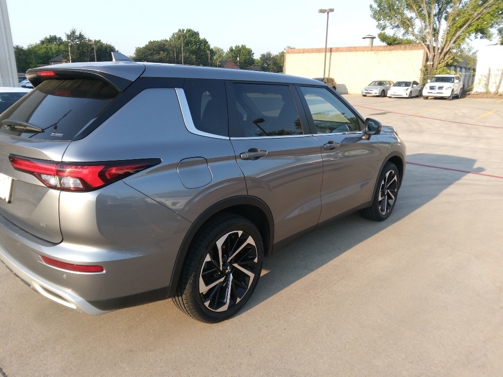 Thumbnail: 2024 Mitsubishi Outlander - 6