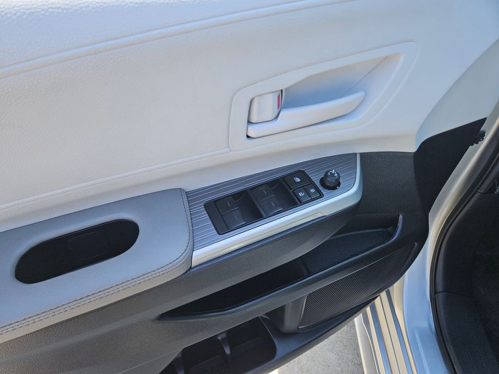 Thumbnail: 2025 Toyota Sienna - 14