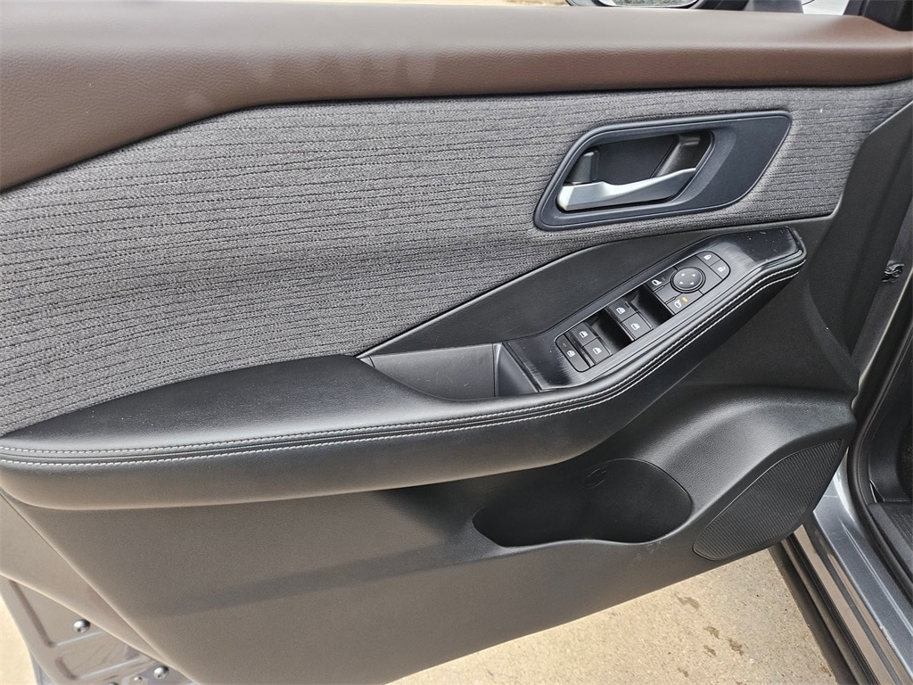 Thumbnail: 2023 Nissan Rogue - 10