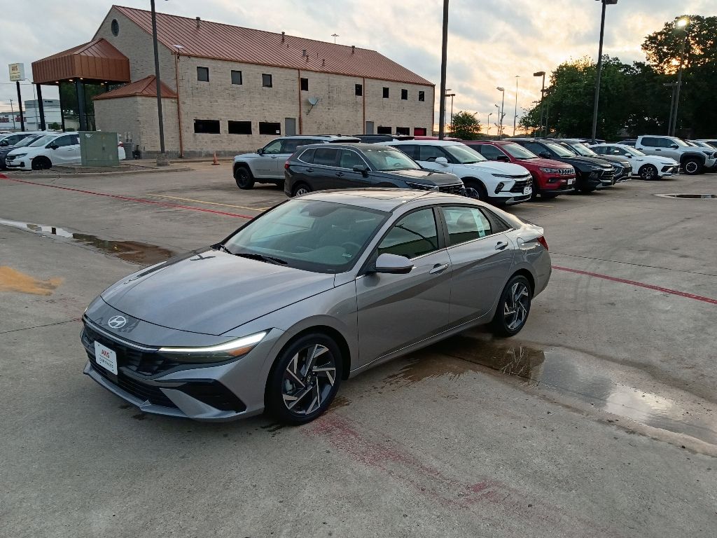 2025 Hyundai Elantra SEL
