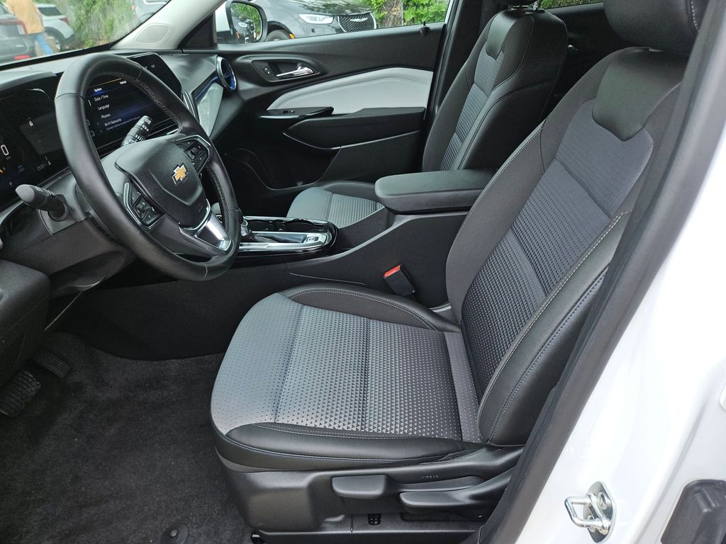 Thumbnail: 2025 Chevrolet Trax - 11