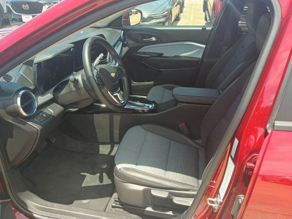 Thumbnail: 2025 Chevrolet Trax - 4