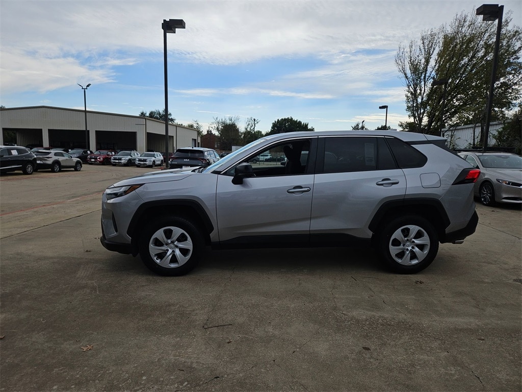 2025 Toyota RAV4 LE photo 2