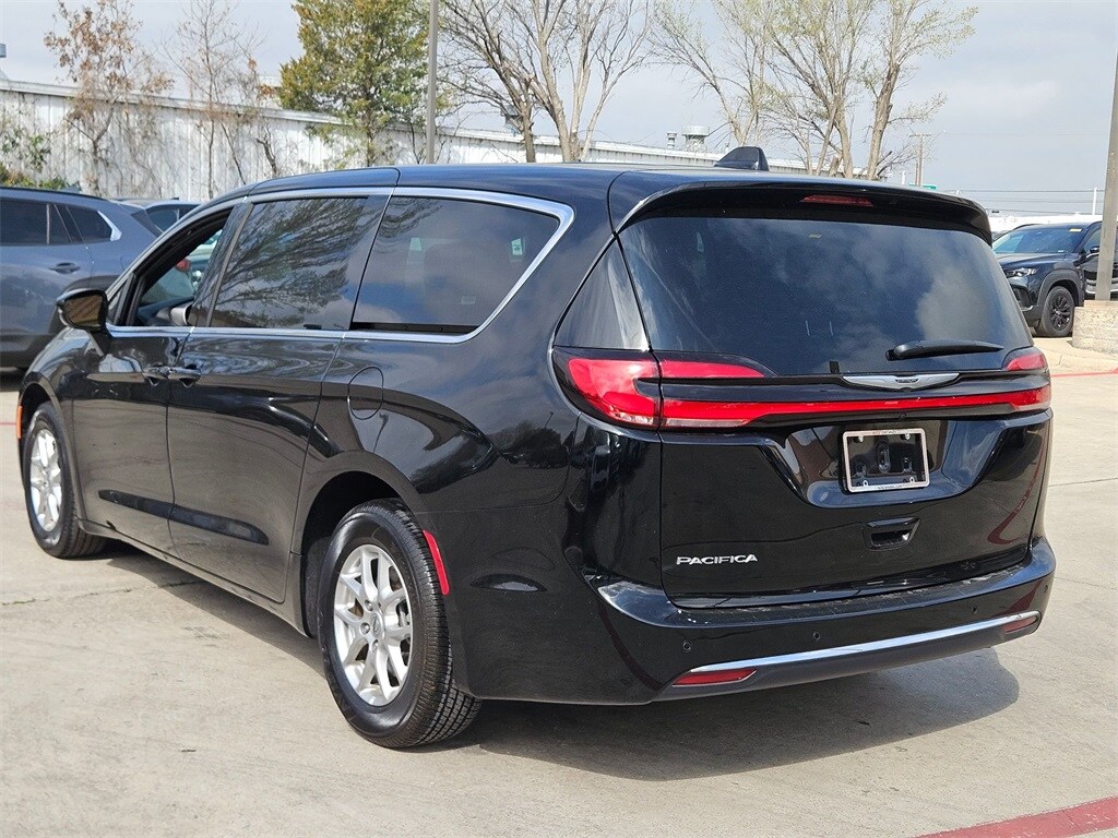 Thumbnail: 2025 Chrysler Pacifica - 3