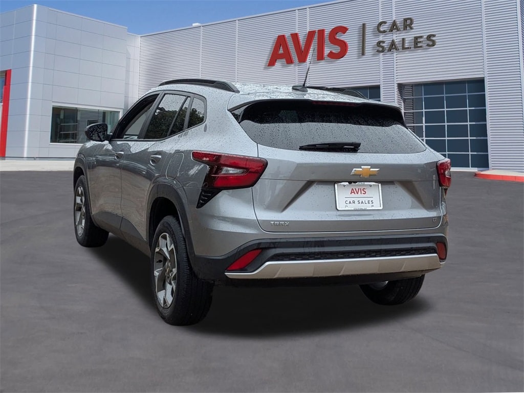 Thumbnail: 2025 Chevrolet Trax - 3