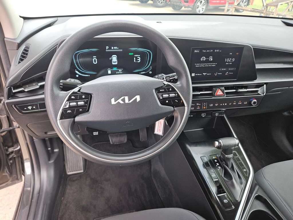 Thumbnail: 2025 Kia Niro - 17