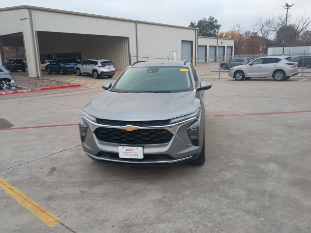 Thumbnail: 2025 Chevrolet Trax - 5