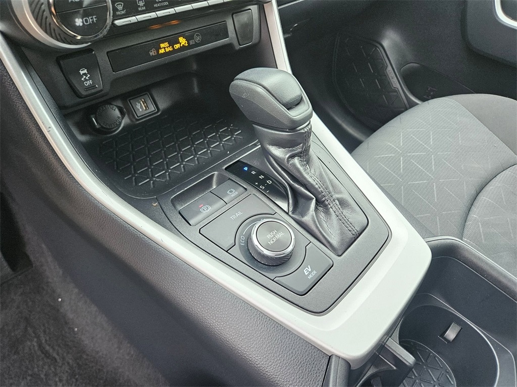 Thumbnail: 2025 Toyota RAV4 - 25