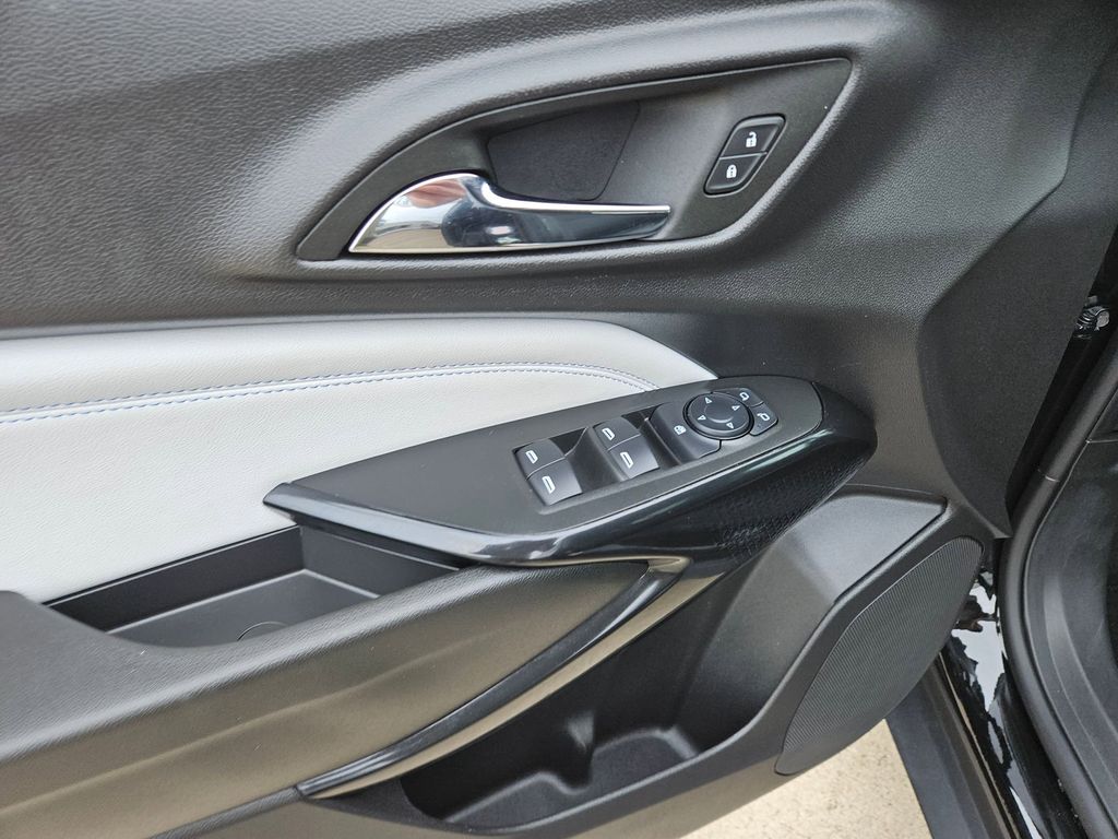 Thumbnail: 2025 Chevrolet Trax - 15