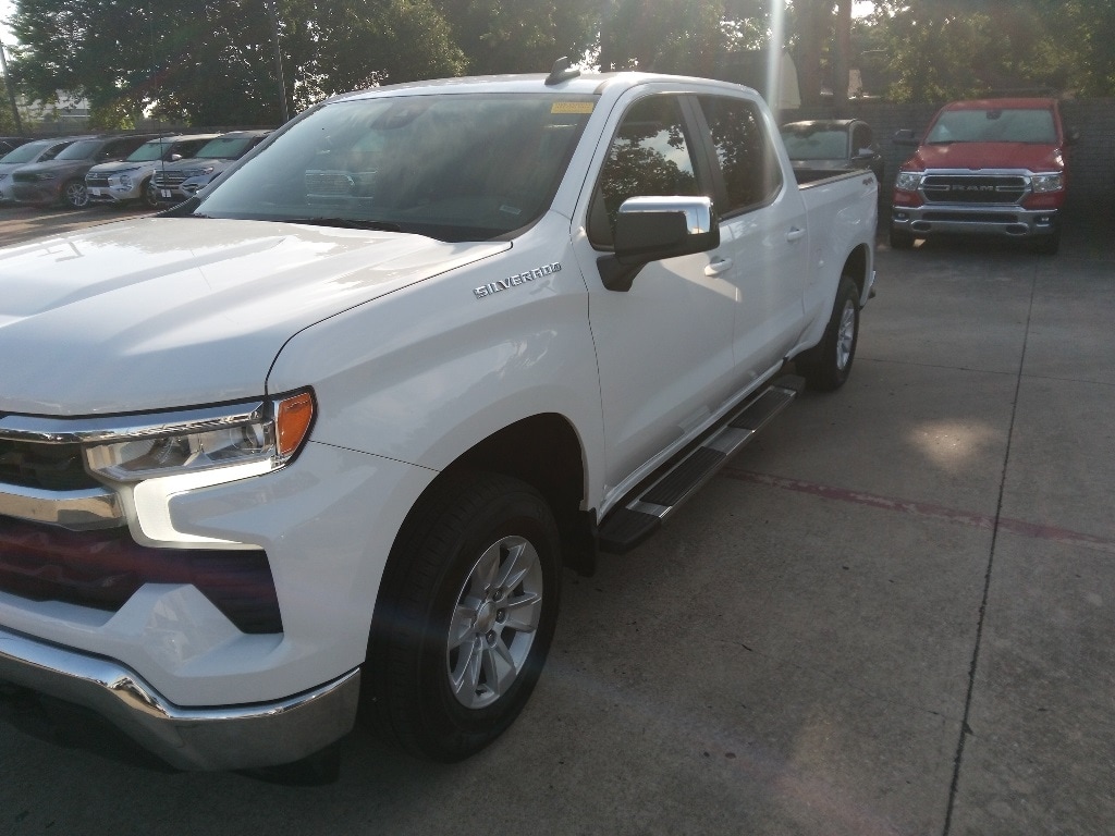 2023 Chevrolet Silverado 1500 LT Hero Image
