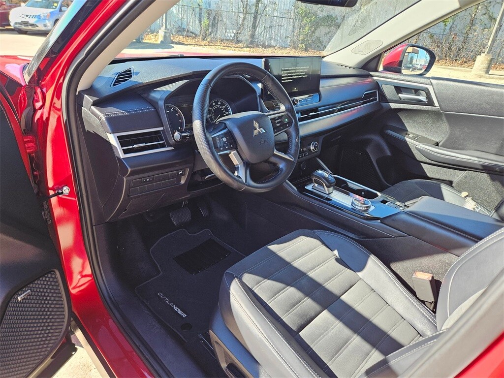 Thumbnail: 2025 Mitsubishi Outlander - 13