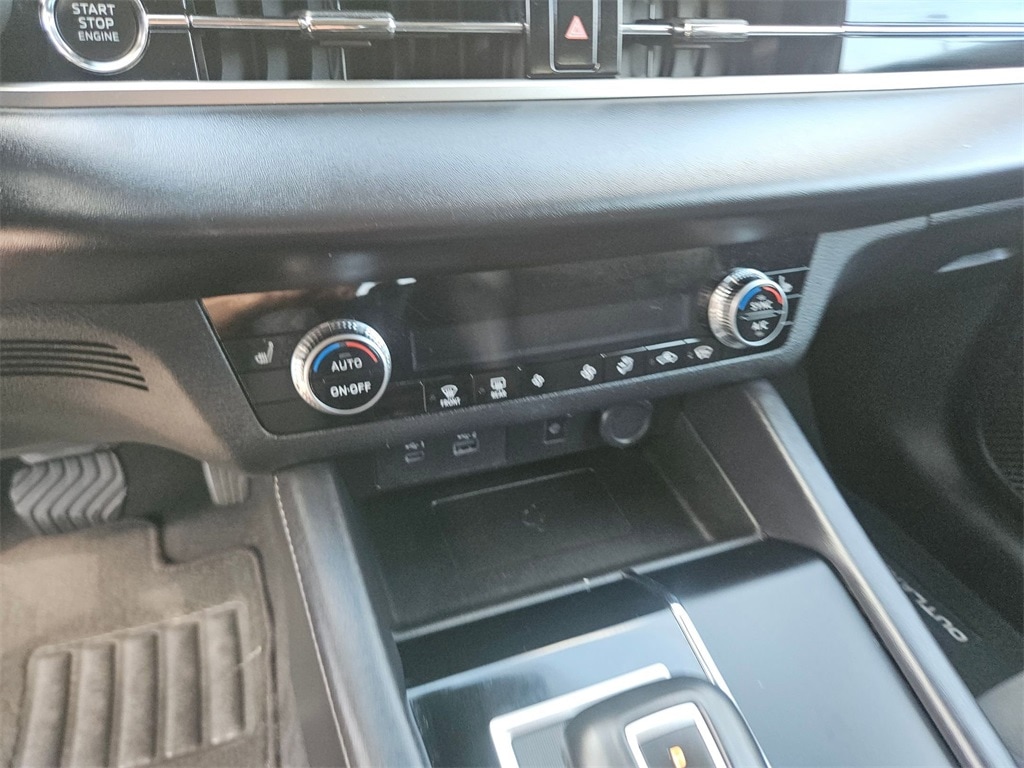 Thumbnail: 2024 Mitsubishi Outlander - 18