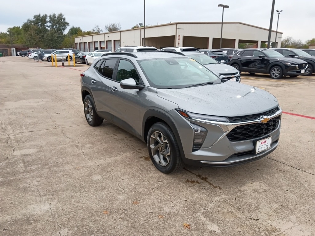 Thumbnail: 2025 Chevrolet Trax - 6