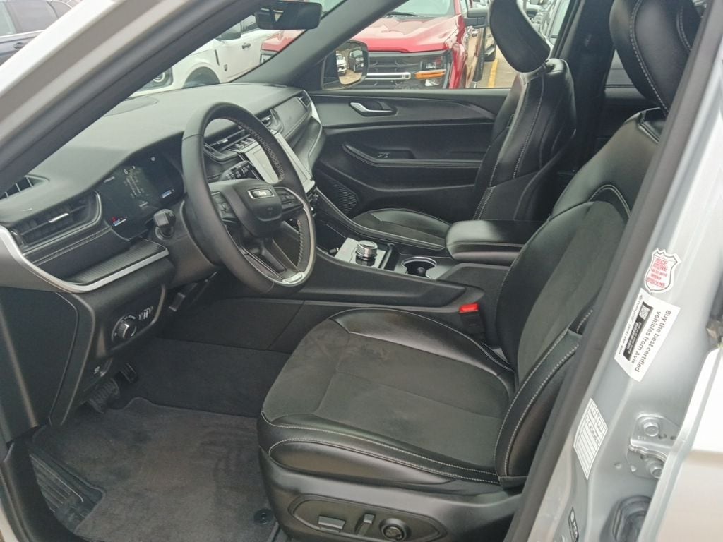 Thumbnail: 2025 Jeep Grand Cherokee - 4