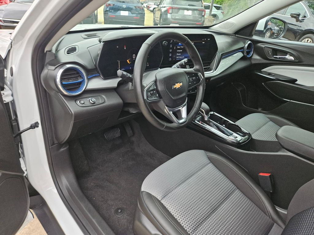 Thumbnail: 2025 Chevrolet Trax - 13
