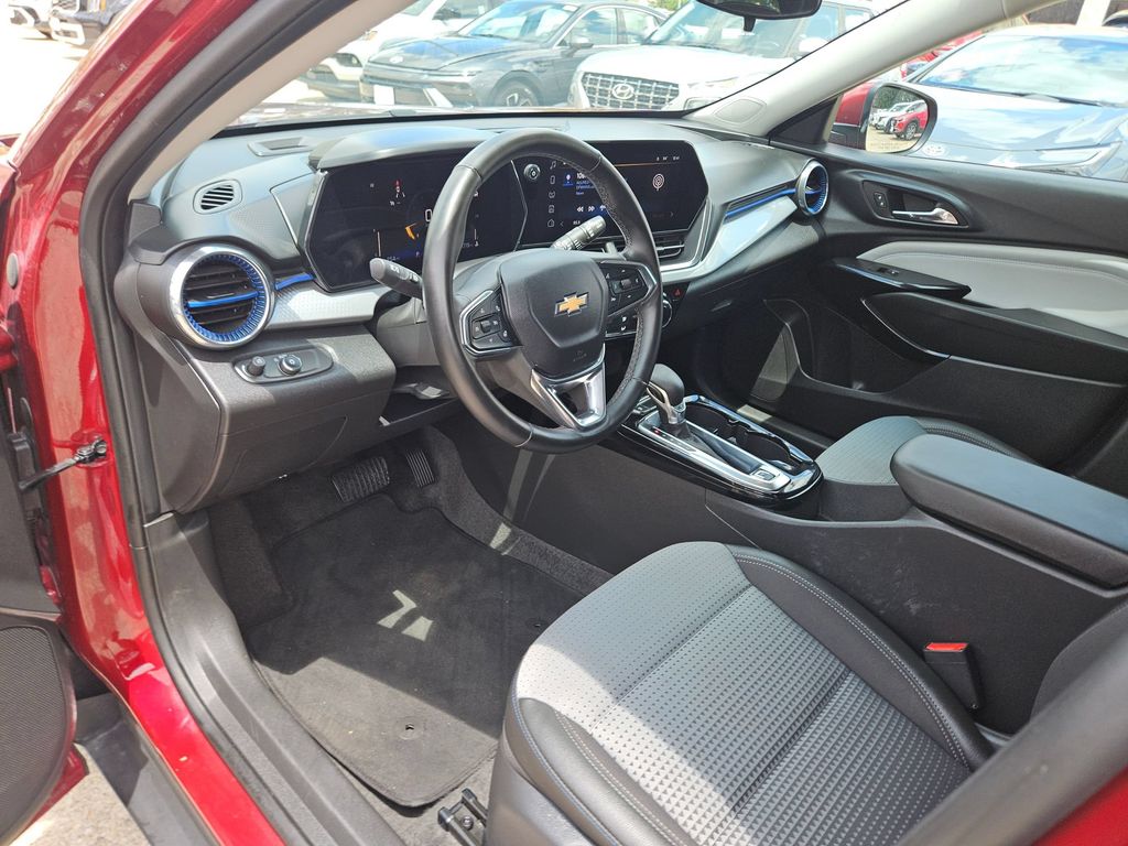 Thumbnail: 2025 Chevrolet Trax - 10