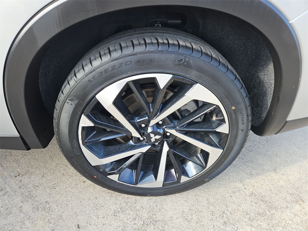 Thumbnail: 2024 Mitsubishi Outlander - 28